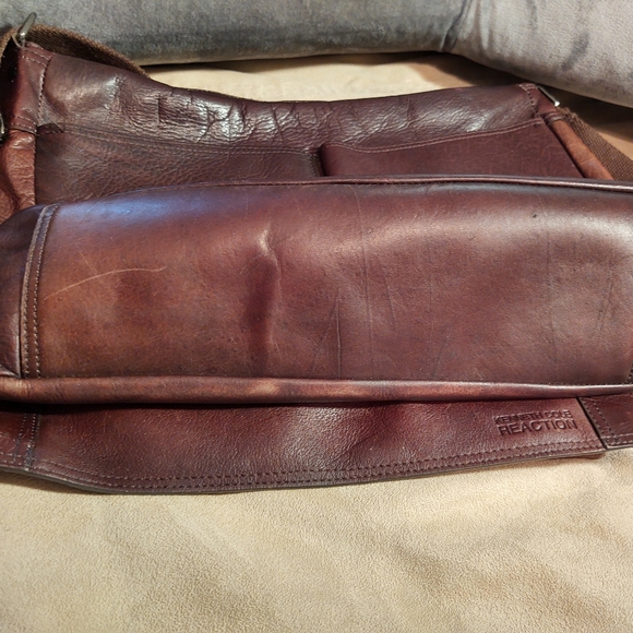Kenneth Cole Reaction Dark Brown Messenger/Laptop/Briefcase Bag - Picture 7 of 7